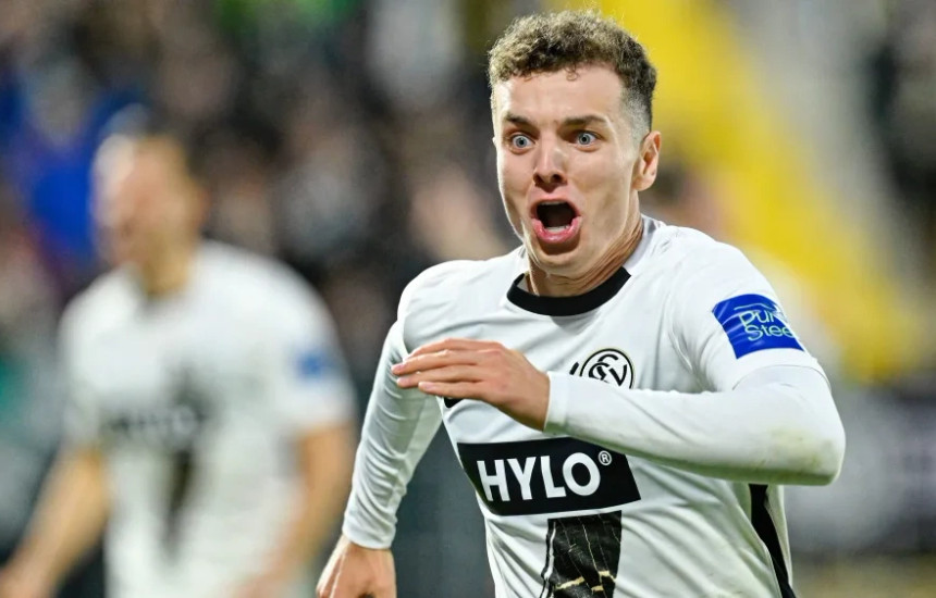 Fisnik Asllani