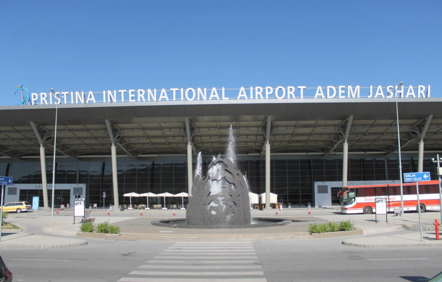 Aeroporti "Adem Jashari"