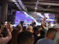 Me grupin “TNT” e DJ James kanë jehuar po ato këngë që kumbonin në kohën kur “Kurrizi” u bë kult (Foto: Komuna e Prishtinës)