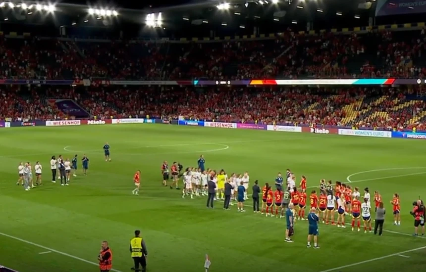Futbollistet e Zvicrës nderohen nga spanjollet