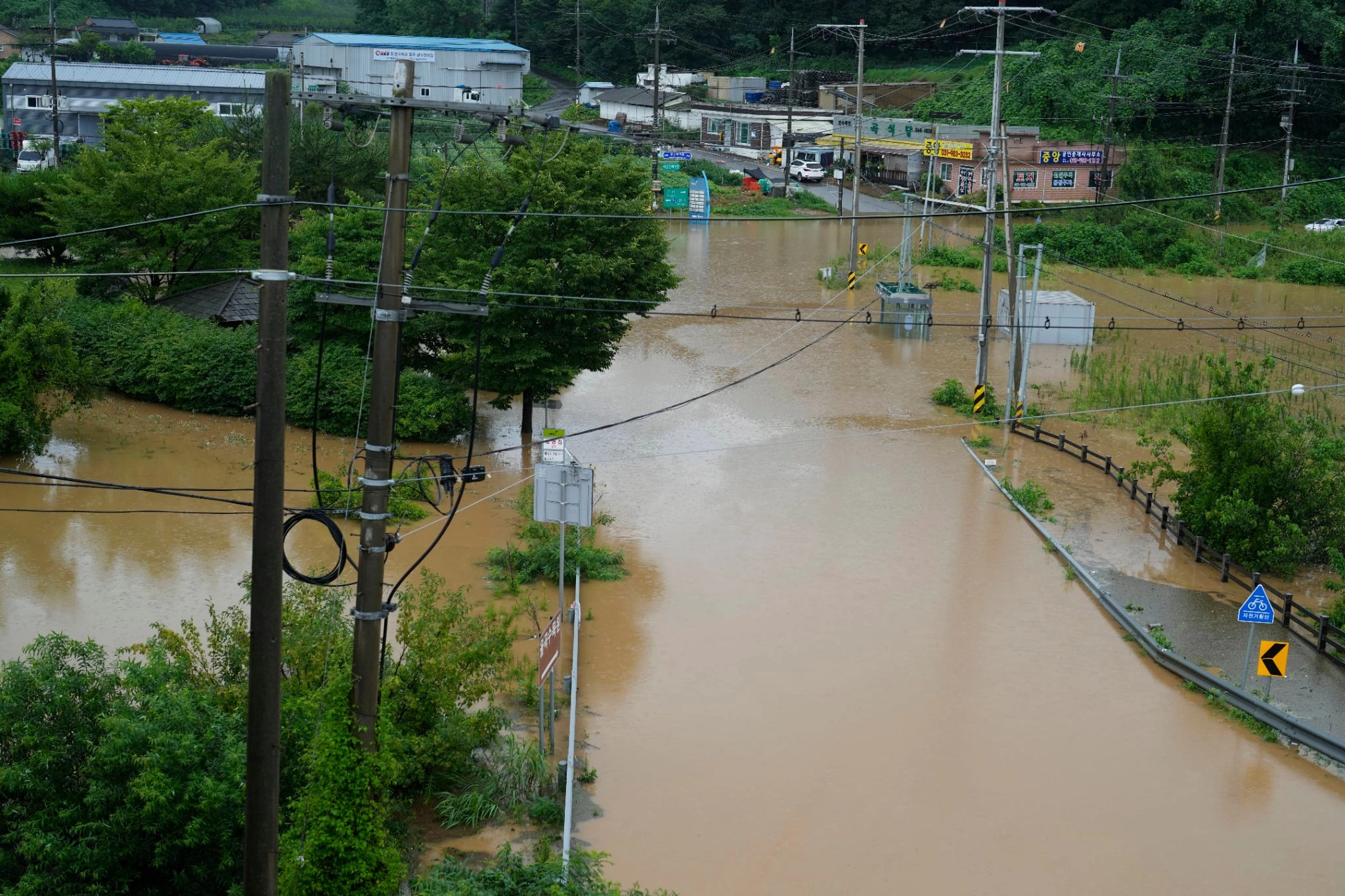 Të paktën 14 të vdekur nga përmbytjet në Korenë e Jugut