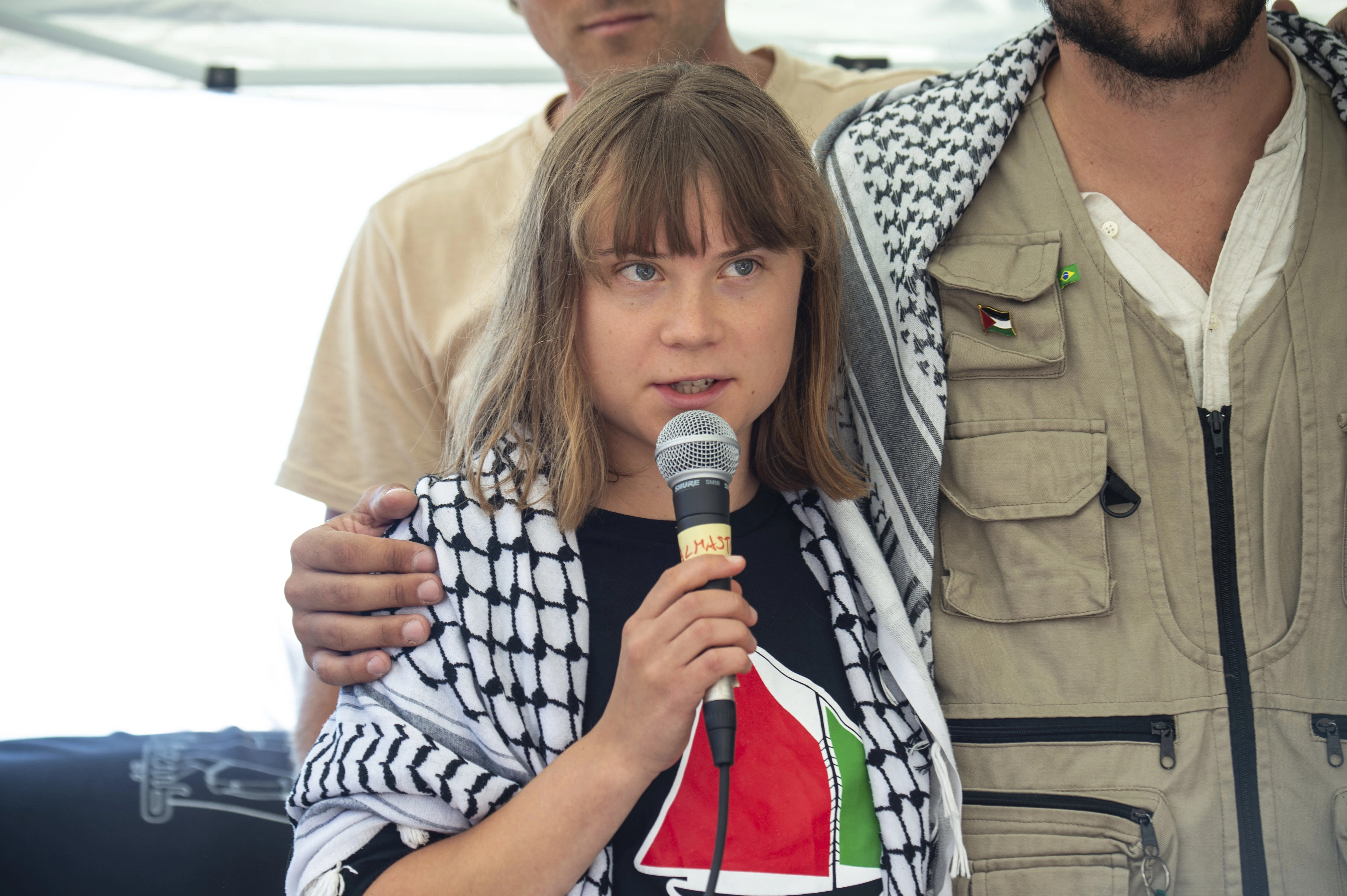 Greta Thunberg se je pridružila protestu v podporo Palestincem v Tirani