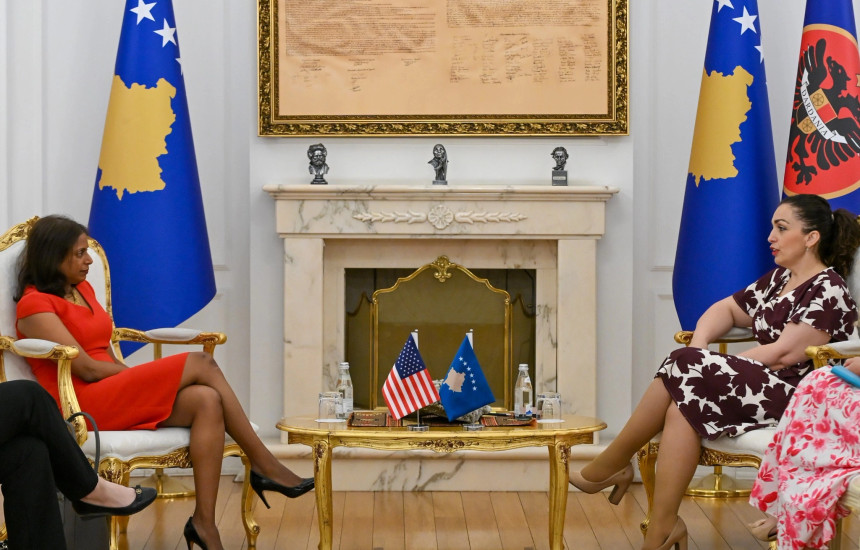Presidentja Vjosa Osmani në takim me të ngarkuarën me Punë të Ambasadës së SHBA-ve, Anu Prattipati