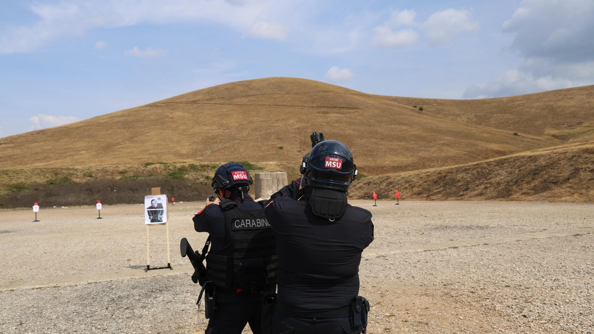 Kfor je v Prištini izvajal vojaške vaje z bojnim strelivom