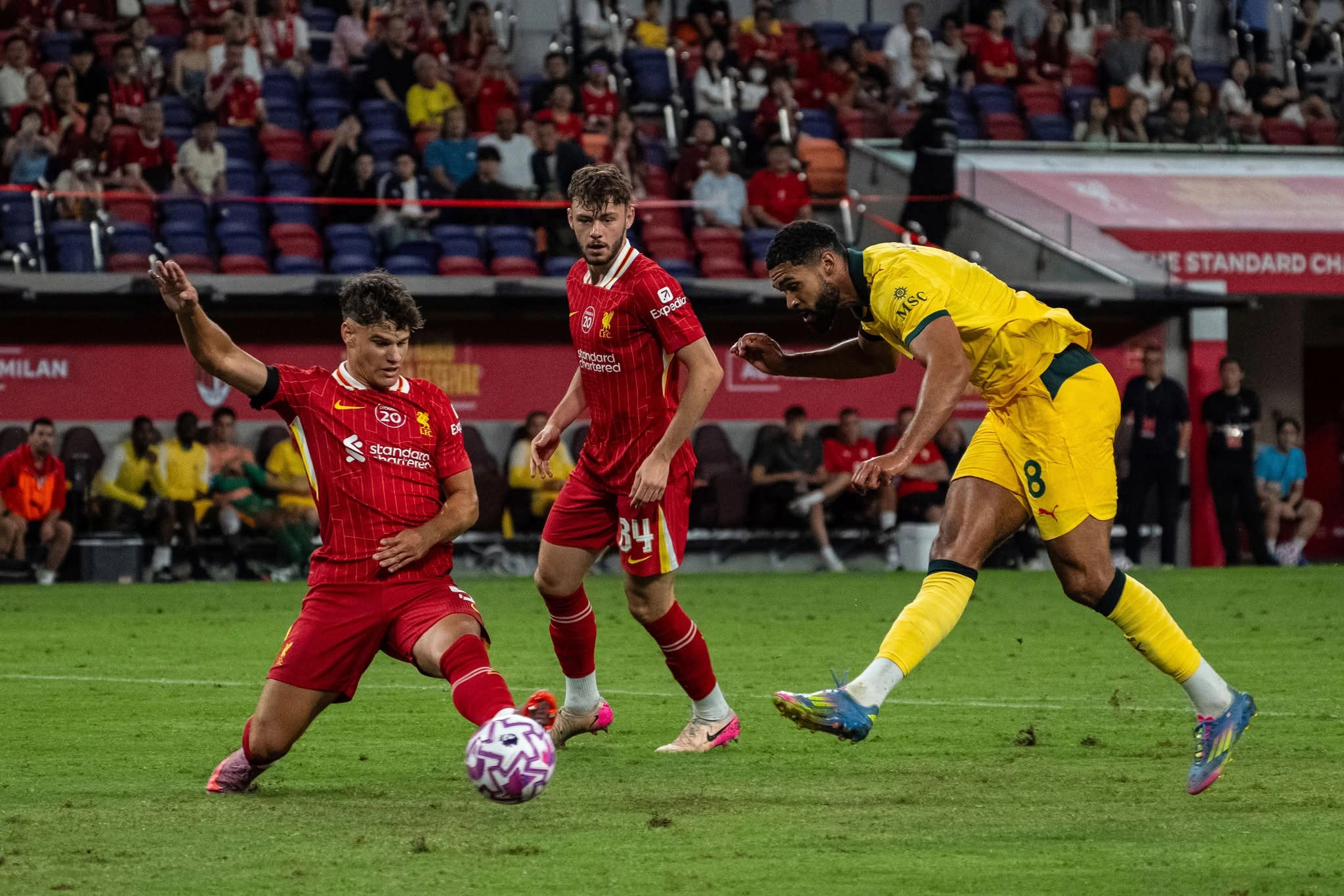 Milani mposht Liverpoolin në Hong-Kong