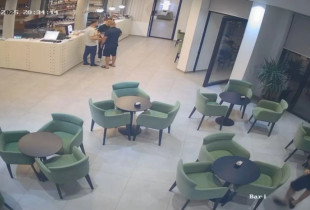 Pezullohet polici pas përfshirjes në dhunën ndaj kamerierit në Vlorë