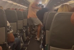 Pasagjerët tmerrohen nga përleshja në linjën e aeroplanit Zagreb – Malmo