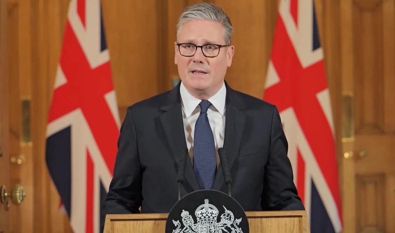 Britania paralajmëron Izraelin se do ta njohë Palestinën shtet në shtator