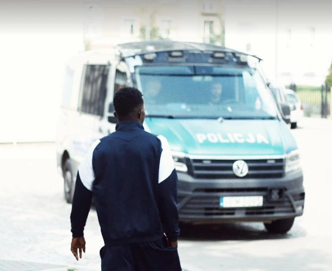 Huliganët polakë sulmojnë delegacionin e Novi Pazarit