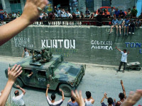 Trupat amerikane në Gjilan, qershor 1999 ( Foto: Ami Vitale/Getty)