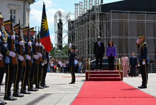 Vjosa Osmani me kreun e Antigua dhe Barbudas, Sir Rodney Williams