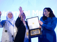 Osmani ua ndan Medaljen Presidenciale nënave të Srebrenices