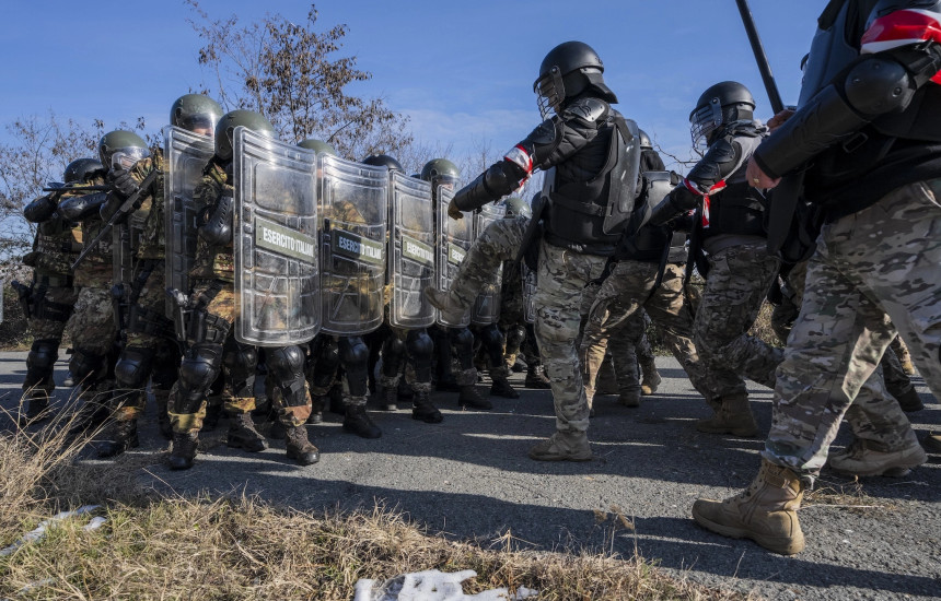KFOR, EULEX, Policia