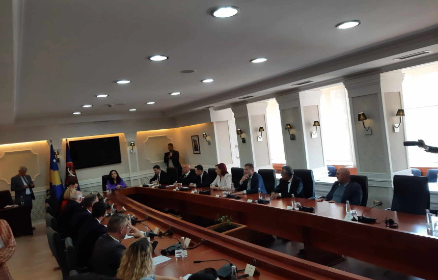 Osmani në takim me përfaqësuesit e partive politike