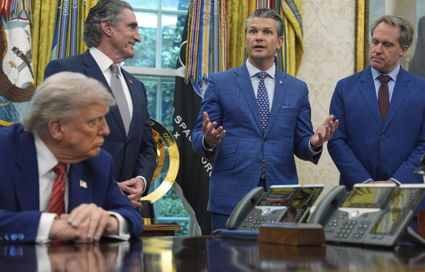 Pete Hegseth dhe Donald Trump