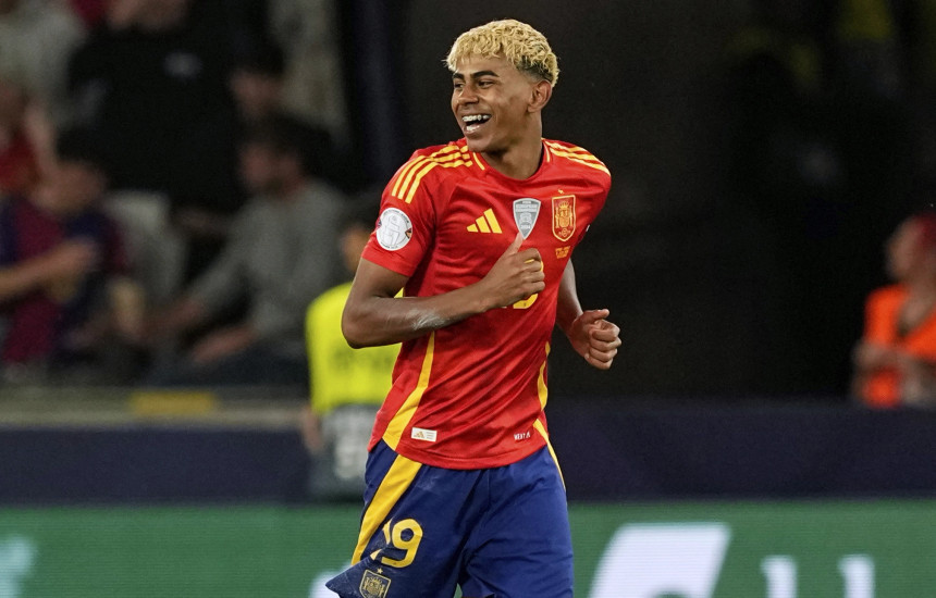 Yamal dwarf entertainers