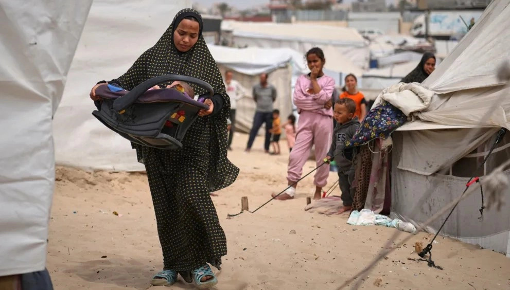 Izraeli: Do t’i lejojmë vendet e huaja të hedhin ndihma nga ajri në Gazë