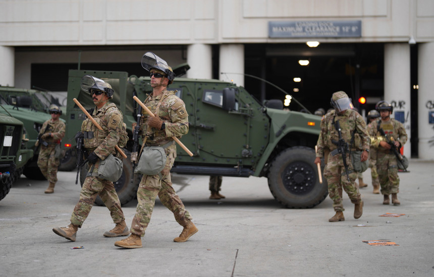 Pjesëtarë të Gardës Kombëtare në Los Angeles