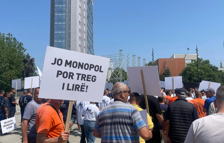 Protestë e bizneseve kundër vendimit të ZRRE-së