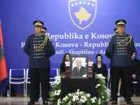 Homazhet për Bujar Bukoshin (Foto: Driton Paçarada)