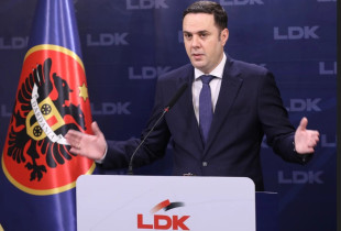 Lumir Abdixhiku konferencë për media (Foto: Driton Paçarada)