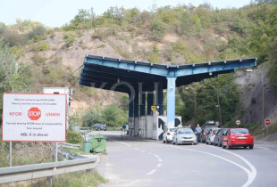 Njëri prej tyre, siç thotë Petkoviqi, është ndaluar në pikën kufitare në Jarinje (në foto)