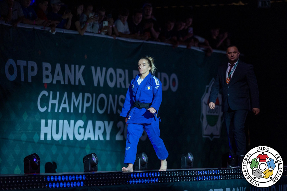 Vlera shumë e madhe e medaljes së argjendtë të Distria Krasniqit në Botëror
