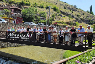 Bekim Fehmiu kujtohet vetëm me hedhje lulesh në Lumbardh, harrohet dokumentimi i jetës