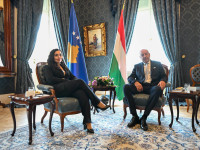 Vjosa Osmani me Tamas Sulyok