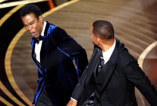 Aktori Will Smith e goditi me shuplakë Chris Rockun gjatë ndarjes së çmimeve, “Oscar 2022”