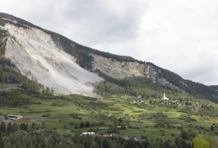 Evakuohet edhe një fshat zviceran, rrezik nga shkëmbinjtë