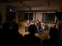 “Hotel Grand” në bunkerin e kujtesës midis frikës dhe absurdit