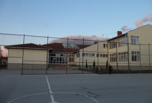 Shkolla fillore “Xhavit Ahmeti” në Prishtinë