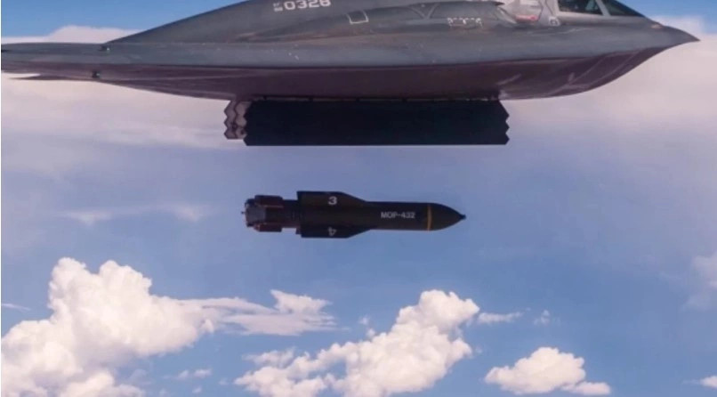 B-2 duke lansuar raketë