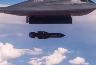 B-2 duke lansuar raketë