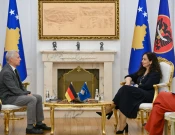 Vjosa Osmani - Jorn Rohde