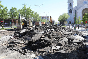 Punimet në sheshin “Xhorxh Bush” të ndaluara në këtë pjesë qysh në ditën e parafundit të prillit (Foto: Driton Paçarada)