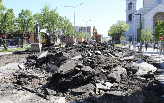 Punimet në sheshin “Xhorxh Bush” të ndaluara në këtë pjesë qysh në ditën e parafundit të prillit (Foto: Driton Paçarada)
