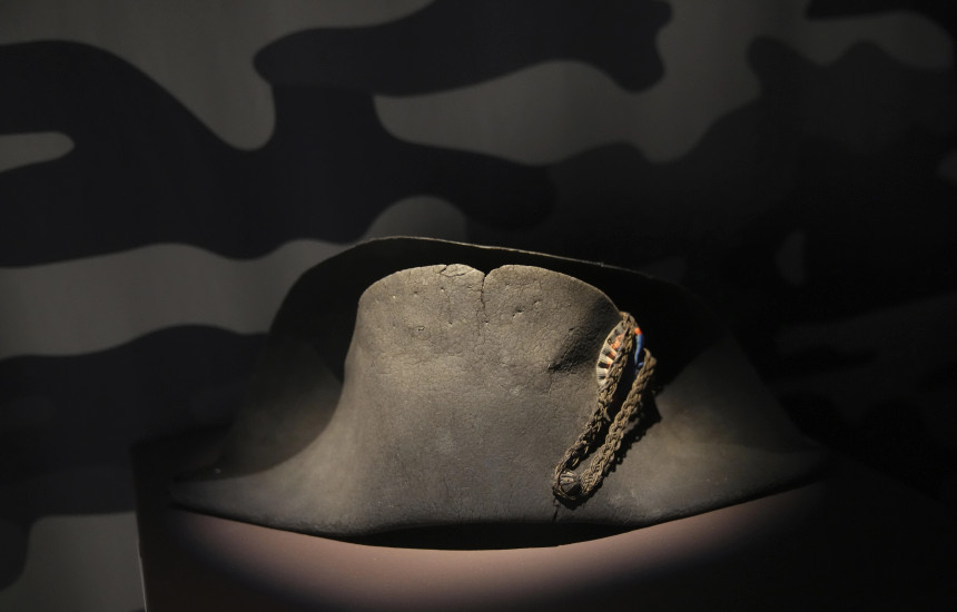 Ankandi është një biografi në objekte dhe pritet ta kapë një vlerë prej më shumë se 7 milionë euro. Pjesa qendrore është kapela ikonike me dy brirë e Napoleonit, që ai mbante në betejë. Ajo vlerësohet të shitet për të paktën gjysmë milioni dollarë