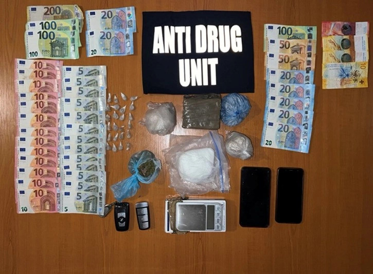 Arrestohet pesë të dyshuar për shitblerje të narkotikëve në Prishtinë e Podujevë