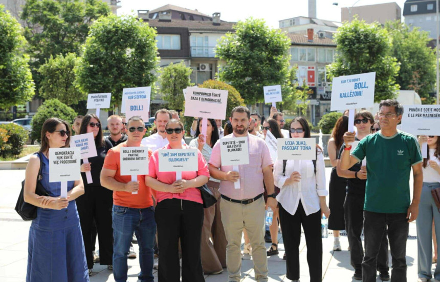 “Unë jam deputet bllokues”, shoqëria civile aksion para Kuvendit