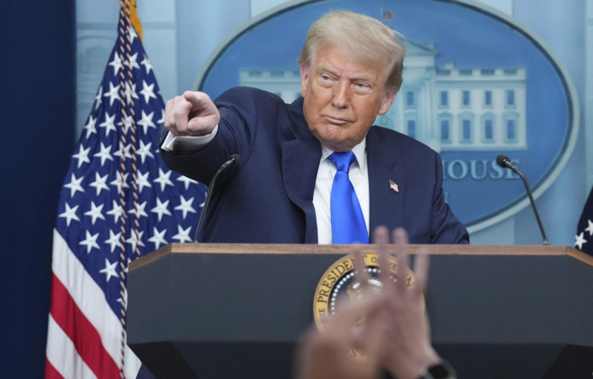 Donald Trump gjatë konferencës për shtyp më 27 qershor