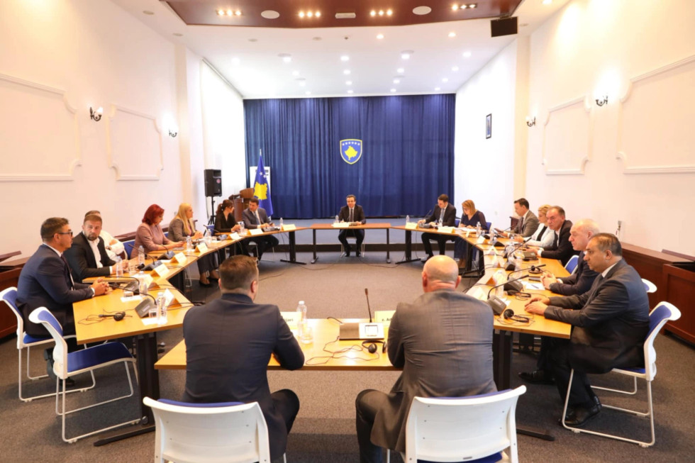 Nis mbledhja, të gjitha partitë i shkojnë Kurtit në takim