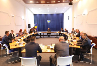Nis mbledhja, të gjitha partitë i shkojnë Kurtit në takim