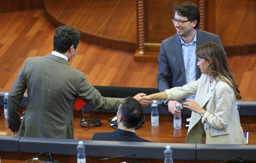 Albin Kurti - Albulena Haxhiu