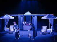 Skenë nga shfaqja “Të gjashtët kundër Turqisë”