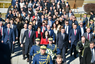 Vjosa Osmani - Albin Kurti - Glauk Konjufca - Prekaz