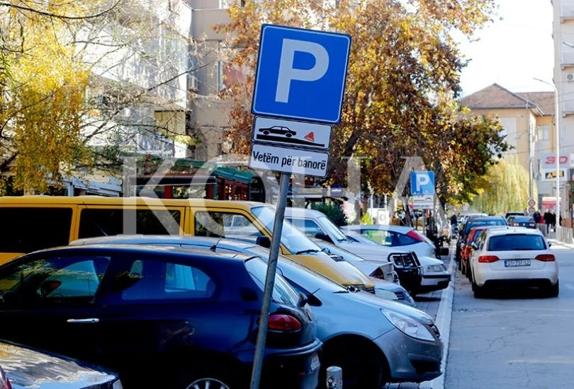 V Prištini se ponovno uvaja plačevanje parkirnin