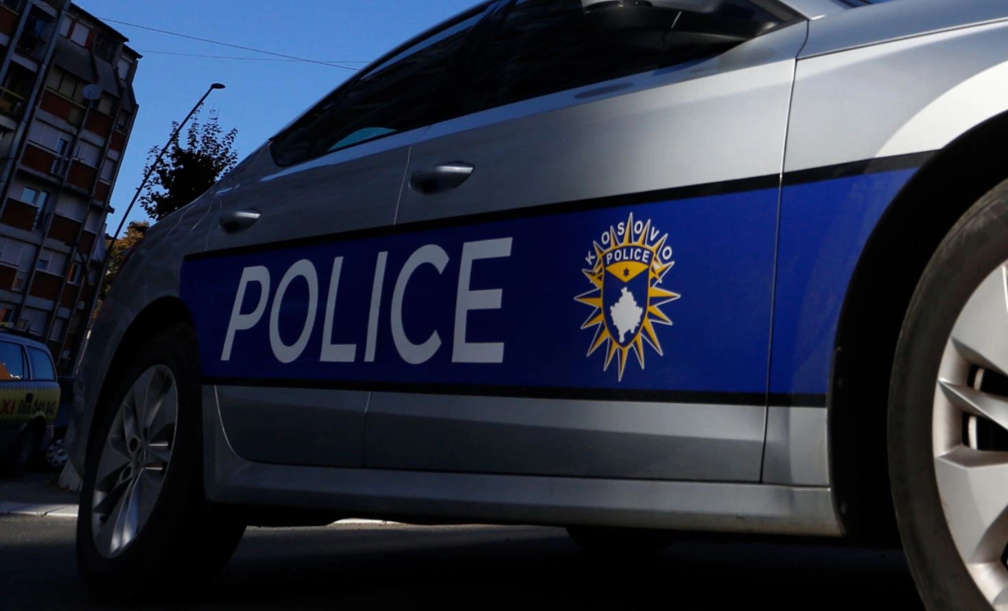 Policist in osumljenec ranjena v streljanju v Doganaju na Kosovu