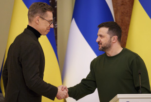 Finlanda nënshkruan marrëveshje bashkëpunimi me Ukrainën, i dërgon 200 mln euro ndihma